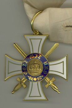 Order of the Crown, Military Division, Type I, II Class Cross Obverse