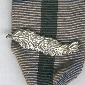Knight (with "L" palm branch clasp, 1915-1951) Obverse Detail