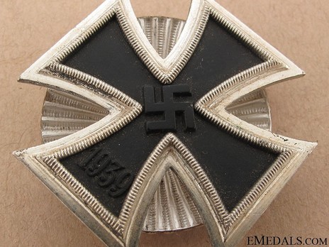 Iron Cross I Class, by W. Deumer (clamshell screwback) Obverse