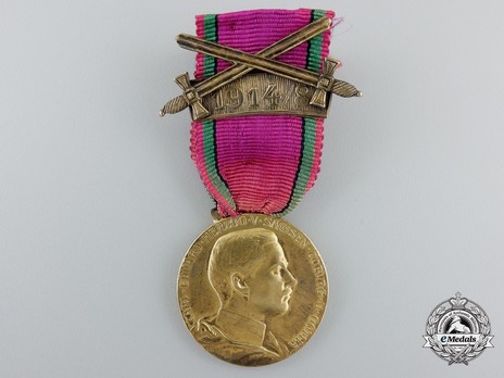Saxe-Ernestine House Order Medals of Merit, Type IV, Military Division, in Gold Obverse