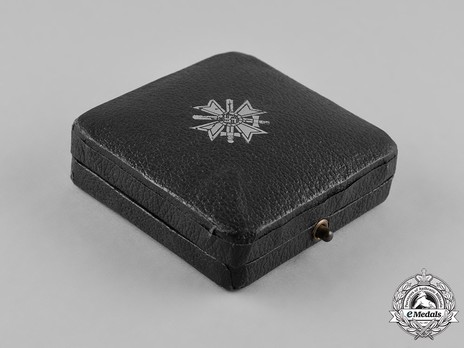 War Merit Cross I Class with Swords Case of Issue, by Kerbach & Oesterhelt Exterior