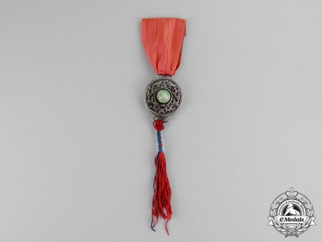 Order of the Imperial Dragon, Medal with Green Stone Obverse