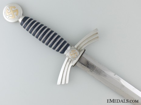 Luftwaffe Carl Eickhorn-made 1st pattern Dagger Reverse Grip Detail