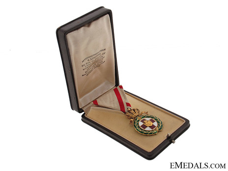 Order of the Red Cross, Type I, Medal Case of Issue Obverse