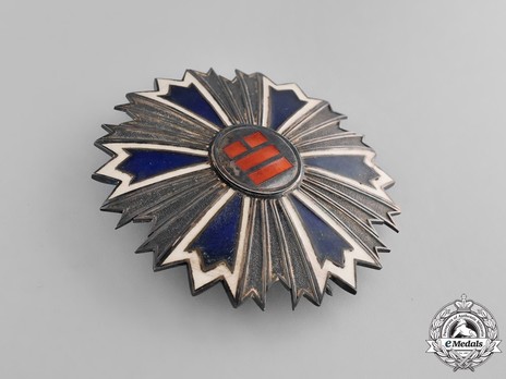 Order of the Eight Trigrams, II Class Breast Star Obverse