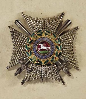 Royal Guelphic Order, Commander Breast Star with Swords (in silver gilt) Obverse