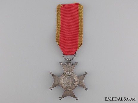Princely House Order of Schaumburg-Lippe, Silver Merit Cross Obverse