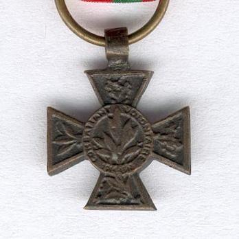 Miniature Bronze Cross (for 1914-1918, with large head) Reverse