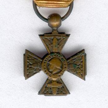 Miniature Bronze Cross (for 1914-1918, with small head) Obverse