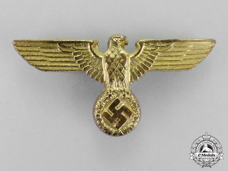 Kriegsmarine 1st Pattern Gilt Metal Cap Eagle Insignia Obverse