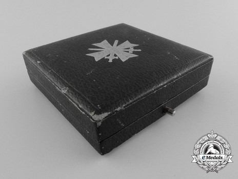 War Merit Cross I Class with Swords Case of Issue, by Deschler Exterior