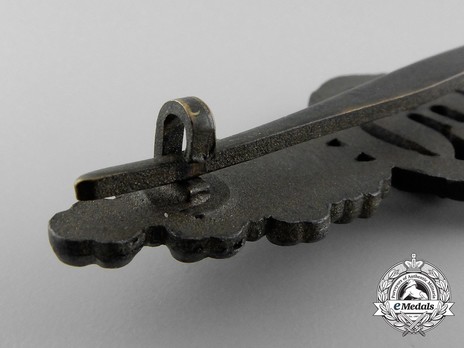 Short-Range Night Fighter Clasp, in Bronze (in zinc) Detail
