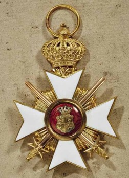 Princely Honour Cross, Military Division, II Class Cross (with crown, in gold) Obverse
