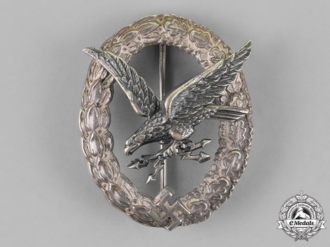 Radio Operator & Air Gunner Badge, by Assmann (in nickel silver) Obverse