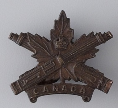 Machine Gun Corps General Service Other Ranks Collar Badge (Maple Leaf Design) Obverse