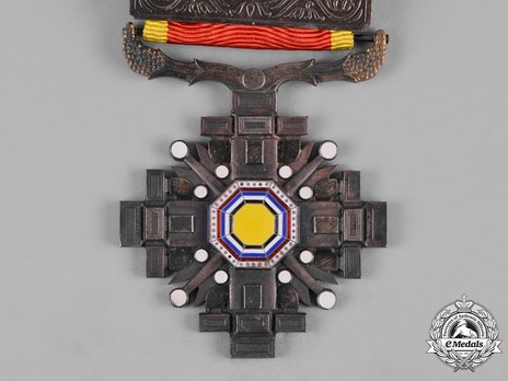 Order of the Pillars of the State, VI Class Obverse