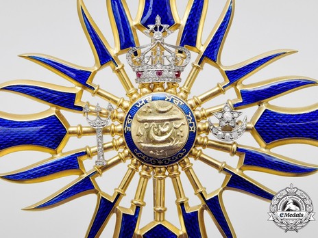 Royal Family Order, Grand Cross Breast Star