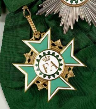 Order of the Rue Crown, Cross Obverse