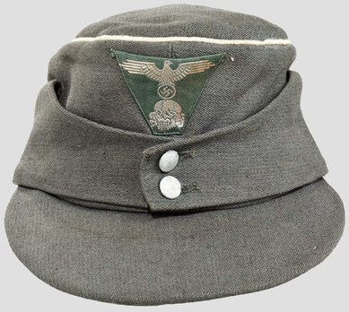 Waffen-SS Officer's Visored Field Cap M43 (white piped version) Obverse