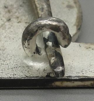 Clasp to the Iron Cross I Class, Type II, by O. Schickle (unmarked) Detail