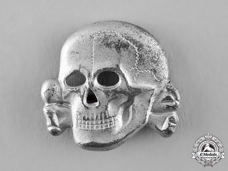 Allgemeine SS Metal Cap Death's Head Type II, by Overhoff & Cie Obverse
