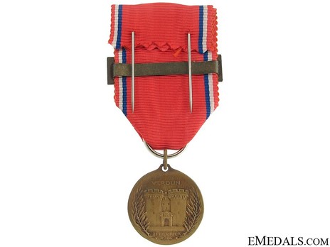 Bronze Medal (with “VERDUN” clasp, stamped “VERNIER”) Reverse