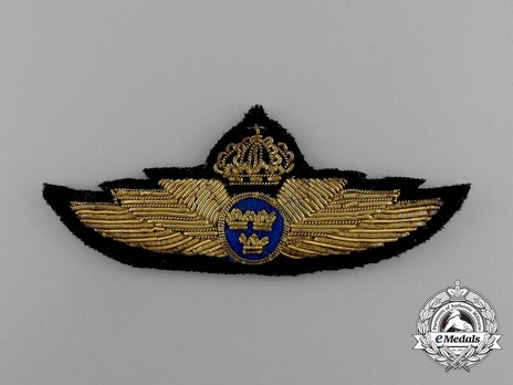 Air Force Service Badge, in Gold Obverse