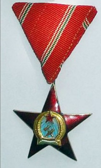 Order of Merit of the Hungarian People's Republic, Medal of Merit in Gold Obverse