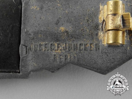 Close Combat Clasp, in Gold, by C. E. Juncker Detail