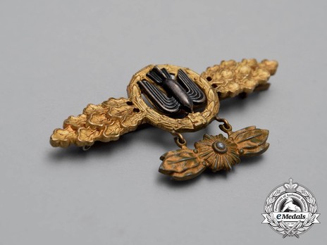 Bomber Clasp, in Gold (with star pendant) Obverse