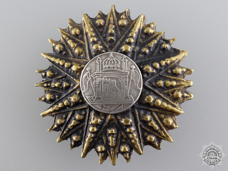 Order of the Supreme Sun (Nishan-i-Almar), Type II, II Class Breast Star Obverse