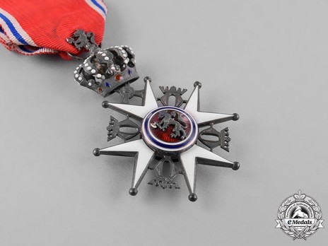 Order of St. Olav, Knight II Class, Civil Division Obverse