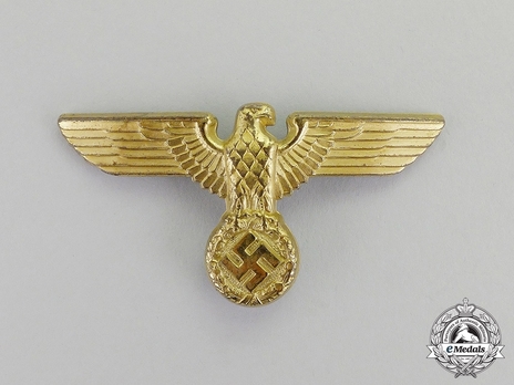 NSDAP Cap Eagle Insignia M39 (gilt version) Obverse