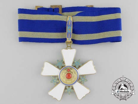Order of the Double Dragon, Type II, II Class, I Grade Neck Badge (french-made) Obverse