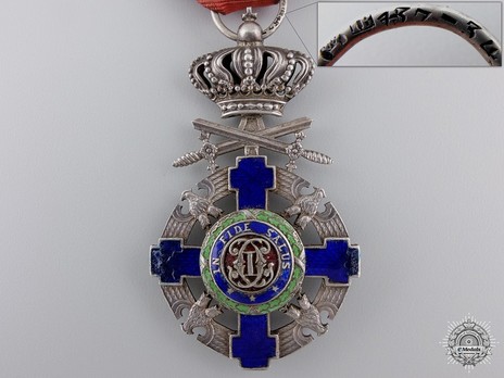 The Order of the Star of Romania, Type II, Military Division, Knight's Cross (peacetime) Obverse