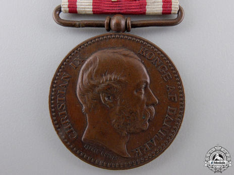 Bronze Medal (stamped "ALPHEE DUBOIS") Obverse