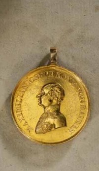 Gold Military Merit Medal, Type III Obverse