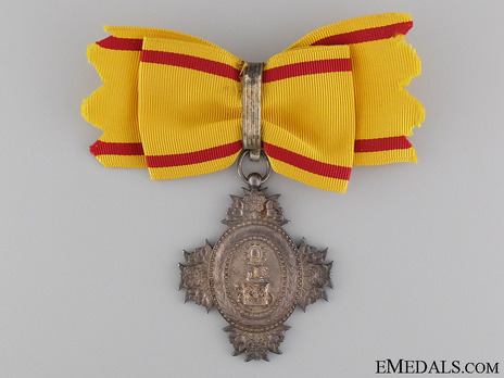 Order of the Sacred Crown, VIII Class Obverse