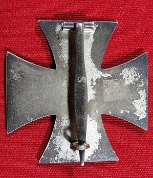 Iron Cross I Class, by B. H. Mayer (L/18) Reverse
