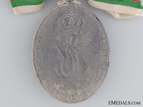 War Merit Honour Medal for Women Reverse