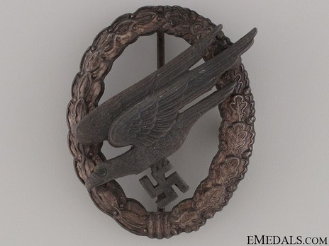Luftwaffe Paratrooper Badge, by Assmann (in zinc) Obverse