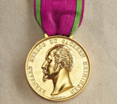 Saxe-Meiningen House Order Medals of Merit, Type II, in Gold Obverse