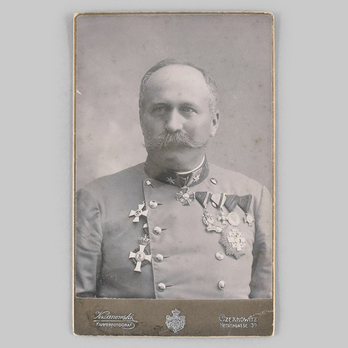 An unknown austro-hungarian officer wears an Albert Order, Officer