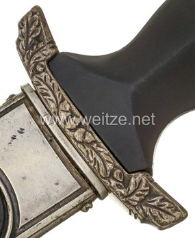 Allgemeine SS M36 Chained Damascus-Bladed Honour Dagger Crossguard Detail