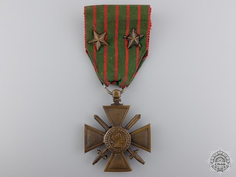 Bronze Cross (with 2 bronze star clasps, 1914-1918) Obverse