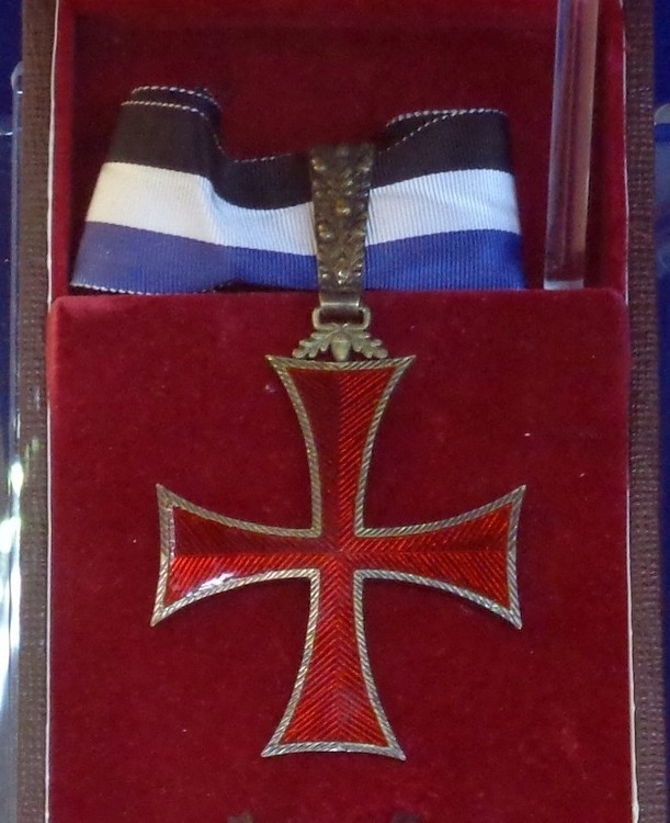 Order of prince henry grand officer insignias %28portugal%29   tallinn museum of orders03
