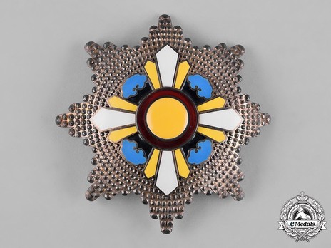 Order of the Auspicious Clouds, II Class Grand Officer Breast Star Obverse