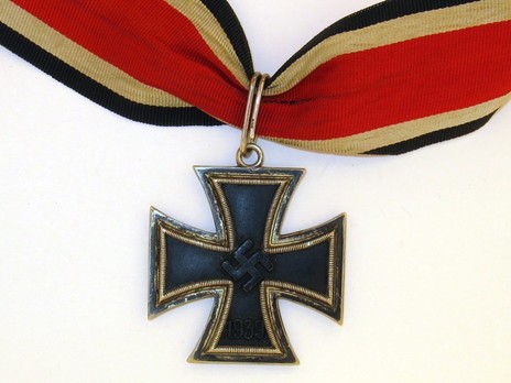 Knight's Cross of the Iron Cross, by C. E. Juncker (unmarked, non-magnetic) Obverse