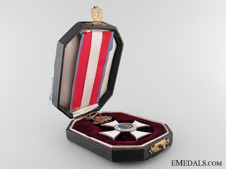Order of Philip the Magnanimous, Type II, I Class Knight's Cross with Swords Case of Issue Interior