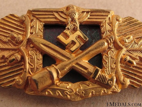 Close Combat Clasp, in Gold, by C. E. Juncker (in tombac) Detail